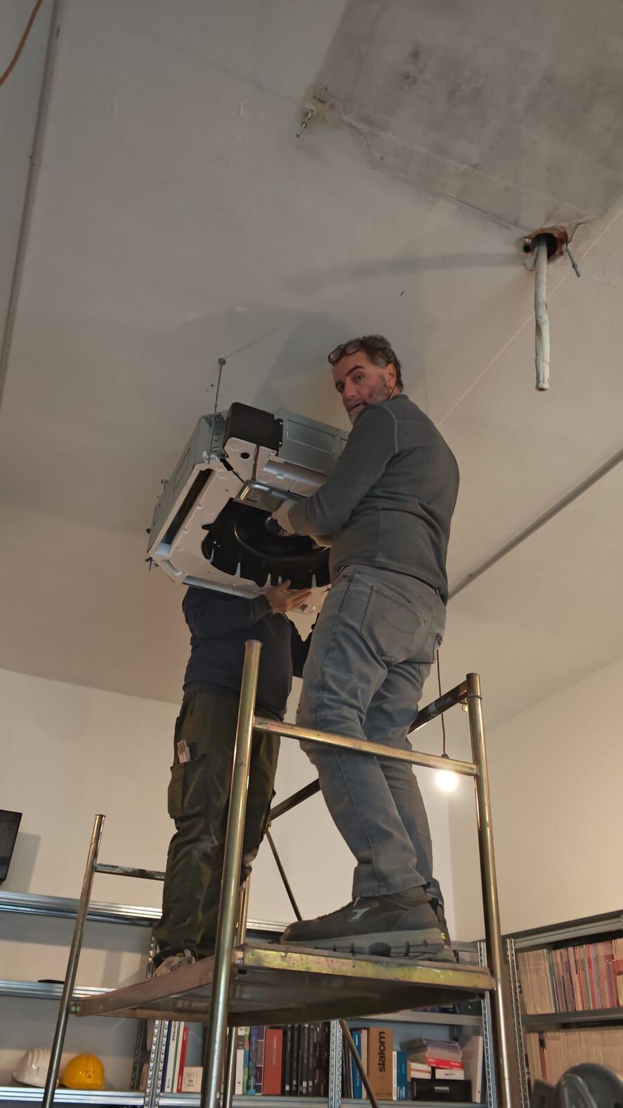 I tecnici di B&C Impianti al lavoro in cantiere